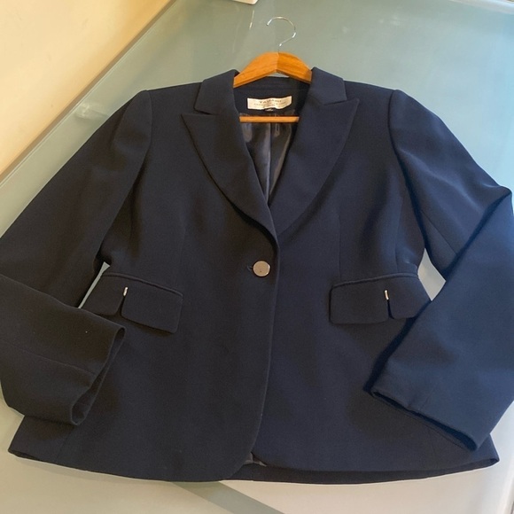 Tahari Blazer Tahari Black Blazer with Notched Collar + Silver hardware 6 Petite - Picture 2 of 8